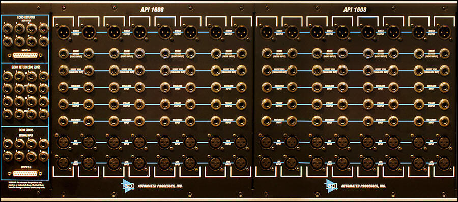 API 1608 mkII - Legendary Recording Console for 500 Series, Standard Fitted