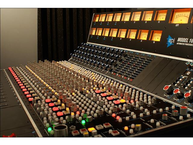 API 1608 mkII - Legendary Recording Console for 500 Series, Standard Fitted