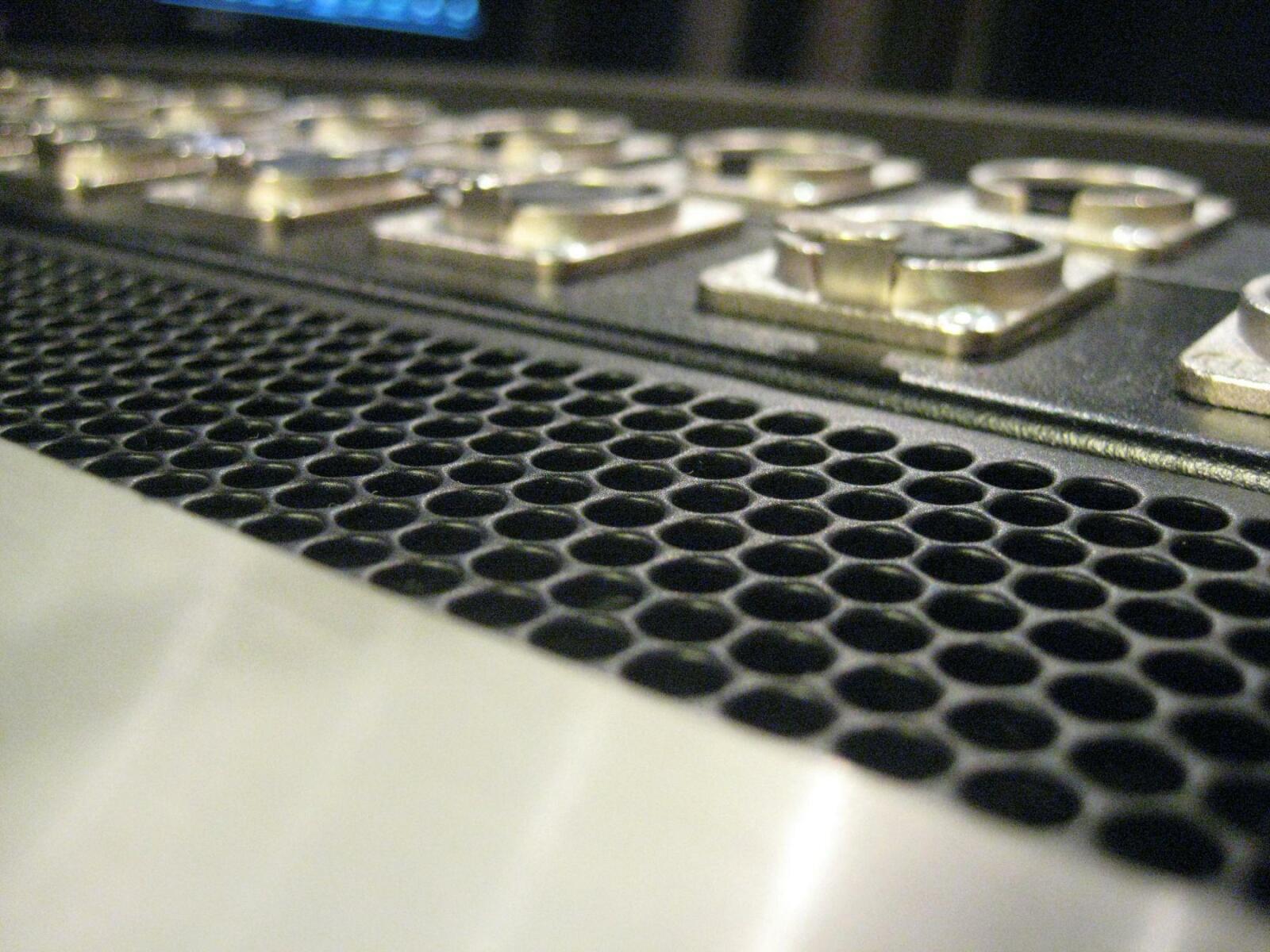 Penn Elcom - Gelochte Rackblende, 1 HE